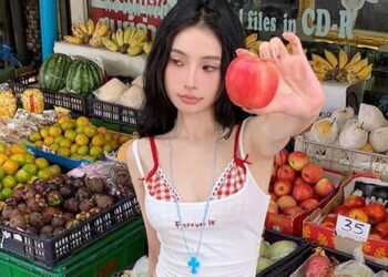 Chiếc áo hot nhất hè này hoá ra là của một local brand Trung, hội con gái Việt diện ầm ầm, hàng fake gây sốc vì rẻ bằng 1/7