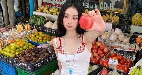 Chiếc áo hot nhất hè này hoá ra là của một local brand Trung, hội con gái Việt diện ầm ầm, hàng fake gây sốc vì rẻ bằng 1/7