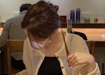 Tố thanh niên chụp lén ở quán cafe mới nổi tại Hà Nội, cô gái choáng nặng với điều diễn ra sau đó