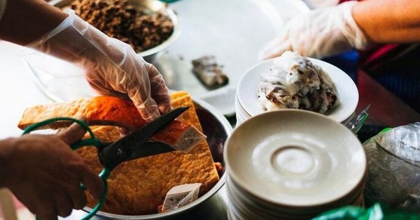 Quán bánh cuốn gia truyền 40 năm luôn đông khách ở Hà Nội, được Michelin đề xuất