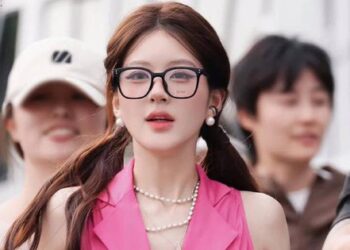 Nghịch lý của Triệu Lộ Tư: Trước luôn bị chê sến, giờ diện cả cây hồng chóe mà vẫn được khen