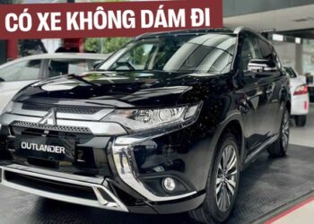 Tính ‘liều ăn nhiều’ mua xe sớm chờ giảm trước bạ, chủ xe sốt ruột than thở: ‘Xe cất kho không đi được, bắt taxi tốn quá nhiều tiền’