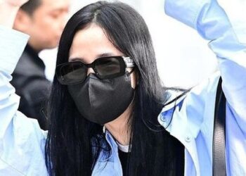 Ý nghĩa đặc biệt đằng sau mẫu áo Jisoo diện, còn có 1 chi tiết liên quan đến concert Born Pink Hà Nội