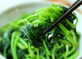 Tháng 7, gặp loại “rau trường thọ” này phải mua ngay: Nấu 2 món ăn vừa ngon lại giúp thải độc ruột, tốt tim mạch, chống đột quỵ
