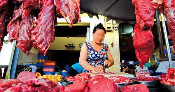 Đi chợ nên mua thịt bò treo trên móc hay đặt dưới bàn? Chọn loại này có nhiều ưu điểm hơn hẳn