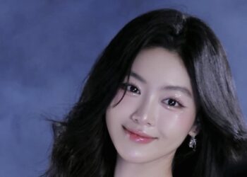 Nhan sắc cuốn hút của hai con gái Quyền Linh