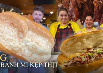 Anh Tây “chinh phục” ổ bánh mì khủng giá 1,2 triệu đồng/chiếc, nặng gần 5kg phải 3 người mới bê xuể