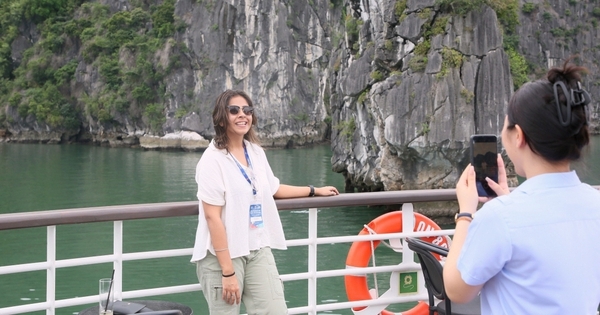 “Không thể tin điểm du lịch nổi tiếng như vịnh Hạ Long lại không có sóng điện thoại”: Lý do là gì?
