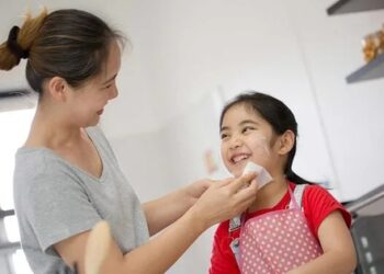 Tránh gây áp lực khi dạy con hiểu chuyện