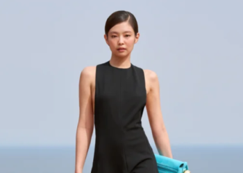 Màn catwalk lần đầu tiên trong đời của Jennie: Giữa một rừng khen ngợi vẫn có lời chê bai vì 2 lý do này