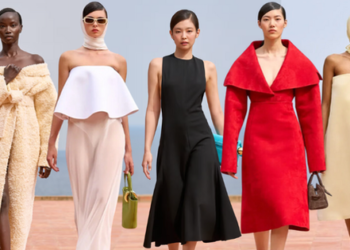 Jacquemus “bắt” khách mời leo 99 bậc thang vì làm show ở biệt thự trên mỏm núi, vedette Jennie như có mini show riêng