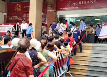 Nôn nóng mua vàng miếng, coi chừng bị thiệt