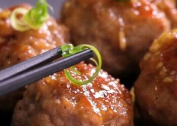 Bật mí công thức làm món thịt viên chiên rim tỏi ớt thơm ngon, ăn là mê