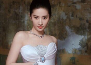 Lưu Diệc Phi thay đến 3 outfit trong 1 buổi họp báo, visual qua cam thường ổn không?