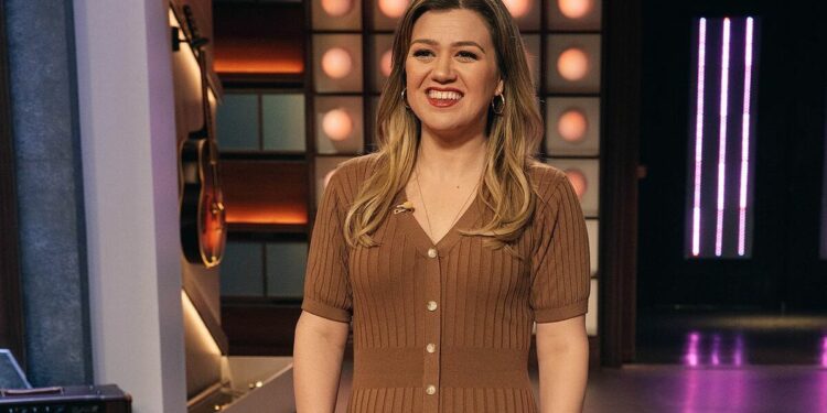 Bí quyết giúp ca sĩ Kelly Clarkson giảm hơn 27 kg
