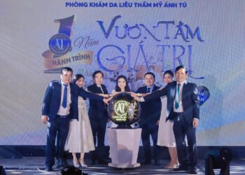 Phòng khám da liễu Ánh Tú mừng một năm thành lập