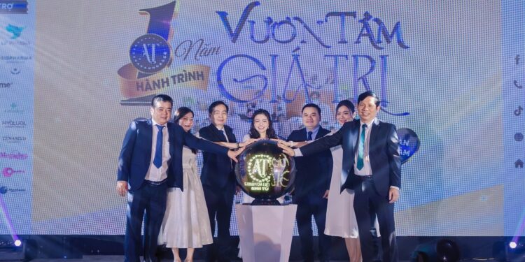 Phòng khám da liễu Ánh Tú mừng một năm thành lập