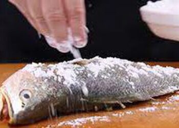 Mua cá về không muốn cất tủ lạnh hãy cho 1 gia vị: Nhà nào cũng có, cả ngày cá cũng không tanh, không ươn