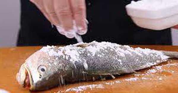 Mua cá về không muốn cất tủ lạnh hãy cho 1 gia vị: Nhà nào cũng có, cả ngày cá cũng không tanh, không ươn
