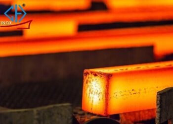 Một doanh nghiệp thép chia cổ tức kỷ lục 70%, cổ phiếu tăng trần
