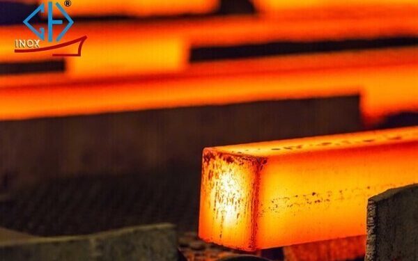 Một doanh nghiệp thép chia cổ tức kỷ lục 70%, cổ phiếu tăng trần