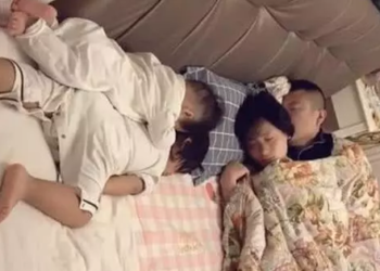 “Kiếp nạn” của vợ chồng sau sinh: Ngủ riêng mỗi người một con và ngủ chung con khóc vợ dậy 7749 lần chả biết gì!