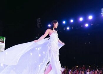 Hoa hậu Nông Thúy Hằng, Đoàn Thu Thủy “đọ dáng” sàn thời trang
