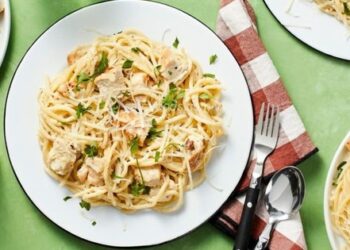 Công thức làm món mỳ Ý sốt kem nấm cho những ngày lười nấu nướng