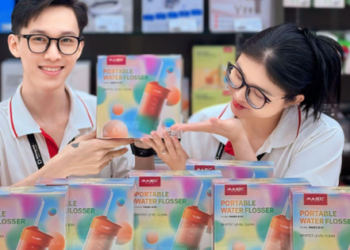Bộ đôi tiết kiệm cho cả gia đình: Bàn chải điện và tăm nước dùng 5 năm chỉ 650.000 đồng
