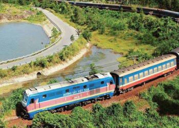 Chuyến tàu giá hơn 100.000đ chạy hơn 2 tiếng lúc nào cũng thấy đông: Có gì mà thu hút du khách đến vậy?