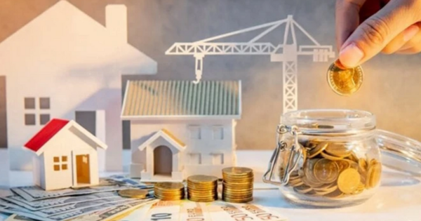 Có 2 tỷ đồng, nên mua nhà đất hay gửi tiết kiệm?