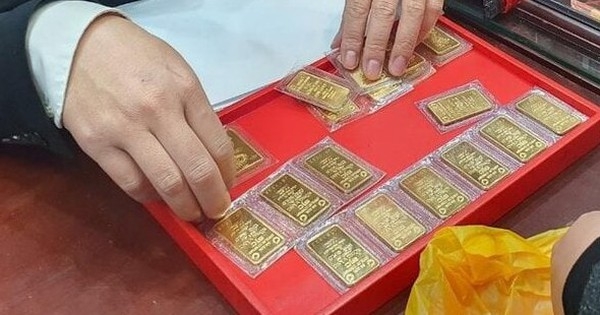 Giá vàng hôm nay 10/6: Tiếp tục đi xuống, mất mốc 2.300 USD/ounce