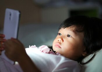Trẻ dùng thiết bị điện tử bao lâu là đủ?