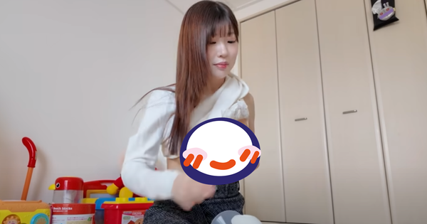 8 triệu người xem 2 người mẹ trẻ xinh đẹp bày cách sử dụng máy hút sữa, vấp phải nhiều tranh cãi