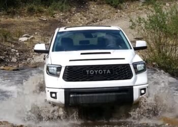 Đỉnh cao của ‘nồi đồng cối đá’: Chiếc Toyota này chạy mỗi tháng 10 chuyến Hà Nội – Cà Mau trong 6 năm ròng, ODO chạm 1,4 triệu km chưa qua bất cứ lần đại tu nào