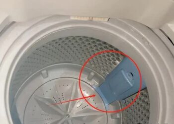 Đừng bao giờ sử dụng máy giặt như thế này, càng giặt quần áo càng bẩn và bạn có thể mắc các bệnh về da