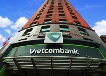 Nhiều người dân xếp hàng từ 3h sáng, Vietcombank triển khai đăng ký mua vàng SJC online từ hôm nay 12/6