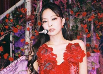 Miệng nói ghét, nhưng Jennie và đồ đỏ lại là “định mệnh” của nhau