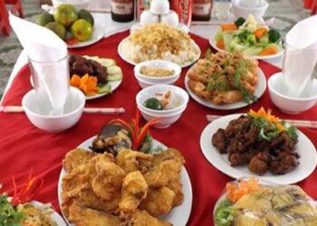 Cô dâu đăng đàn ỉ ôi “3 người đi đám cưới nhà hàng mừng tận 200k”: Vậy mừng bao nhiêu mới đủ, mừng thế nào cho đẹp lòng đôi bên?