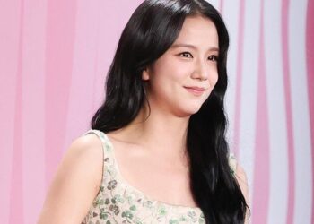 Lâu lắm mới thấy công chúa Jisoo đi event Dior, diện váy hơi dìm dáng nhưng vẫn xinh ngất!