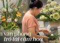 Cô nhân viên hành chính tuần nào cũng cắm bình hoa rực rỡ cho văn phòng, chị em đồng nghiệp thích thú vì có thêm góc chụp ảnh đẹp xinh