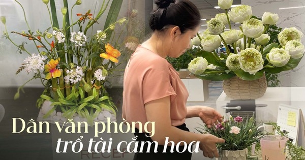 Cô nhân viên hành chính tuần nào cũng cắm bình hoa rực rỡ cho văn phòng, chị em đồng nghiệp thích thú vì có thêm góc chụp ảnh đẹp xinh
