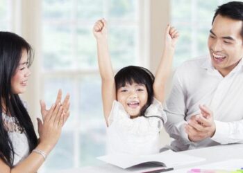 Mặt trái của việc khen con quá đà