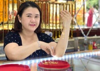 Cảnh dân đủng đỉnh mua vàng, trái ngược ở Hà Nội và TP.HCM