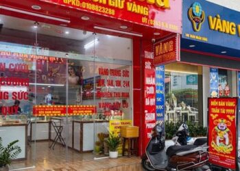 Cửa hàng nói hết vàng miếng để bán, chuyên gia phân tích gì?