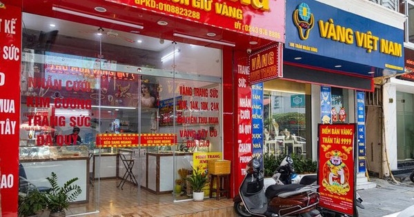 Cửa hàng nói hết vàng miếng để bán, chuyên gia phân tích gì?