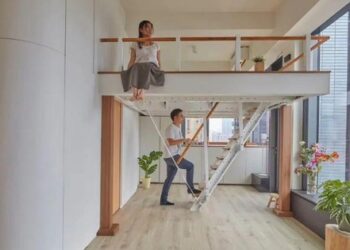Căn hộ rộng 19m2 được cải tạo thành không gian đủ cho 3 người ở vẫn thoáng mát, thậm chí đón được khách tới chơi