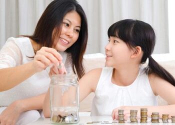 Giữa cha mẹ và con cái, vấn đề liên quan đến tiền bạc phải làm như thế này