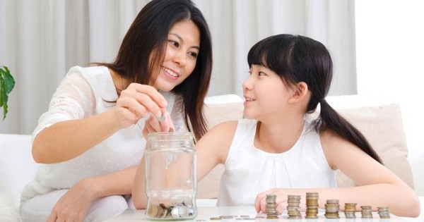 Giữa cha mẹ và con cái, vấn đề liên quan đến tiền bạc phải làm như thế này