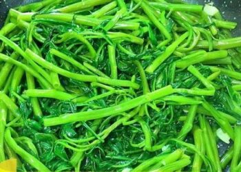 Cách xào rau muống xanh, giòn ngon đơn giản
